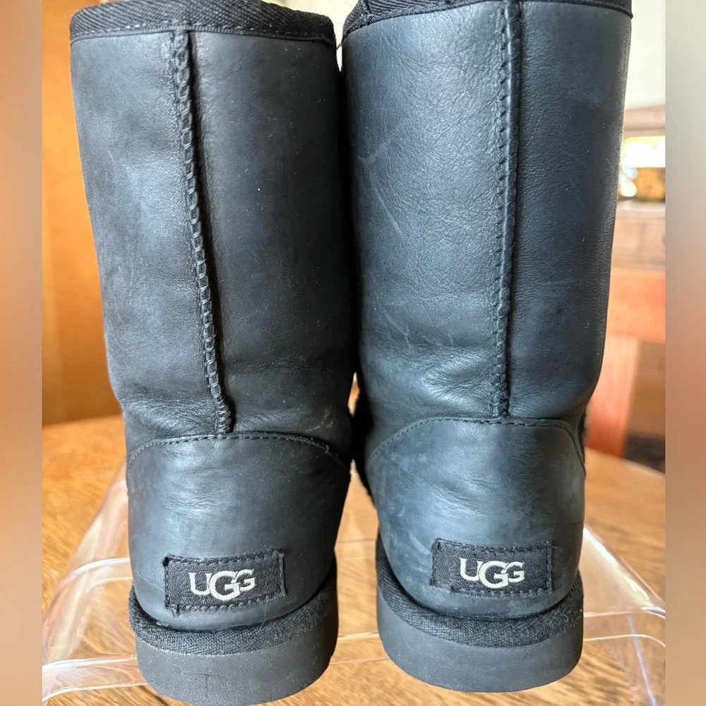 Women’s Black Leather Short UGG Boots Sz 8
